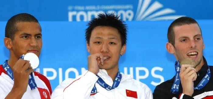 老隊友！拜仁官方曬諾伊爾賽后與里貝里寒暄視頻